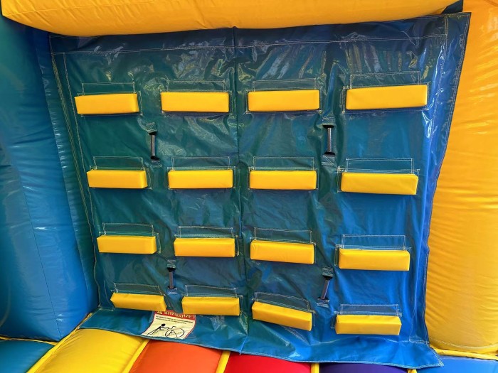 Надувной батут "Миньоны" 11*8*6,4 м