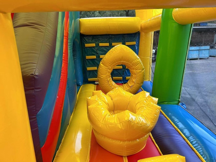 Надувной батут "Миньоны" 11*8*6,4 м