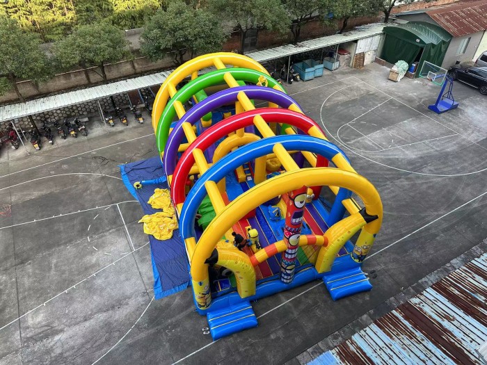 Надувной батут "Миньоны" 11*8*6,4 м