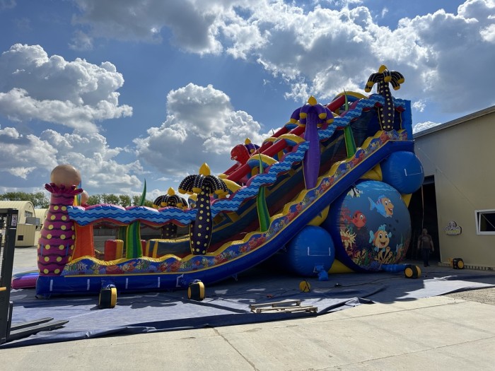 Надувная горка "Мега риф" 14*7*10 м