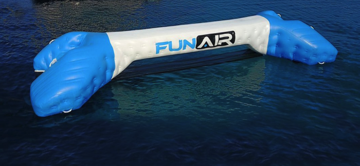 Надувная игра "Битва на воде" 6,8*2*1 м