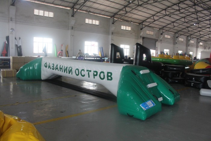 Надувная игра "Битва на воде" 6,8*2*1 м