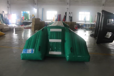 Надувная игра "Битва на воде" 6,8*2*1 м