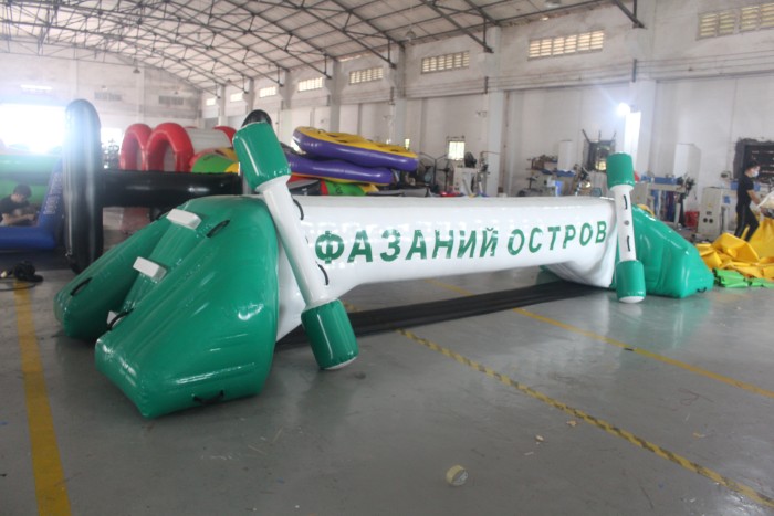 Надувная игра "Битва на воде" 6,8*2*1 м