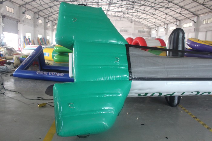 Надувная игра "Битва на воде" 6,8*2*1 м