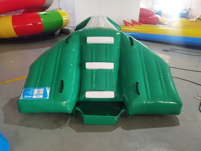 Надувная игра "Битва на воде" 6,8*2*1 м