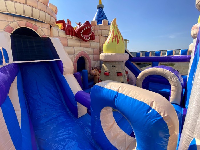 Надувной батут "Крепость" 8*8*6 м