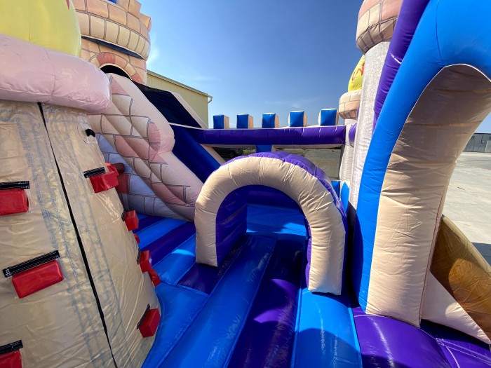 Надувной батут "Крепость" 8*8*6 м