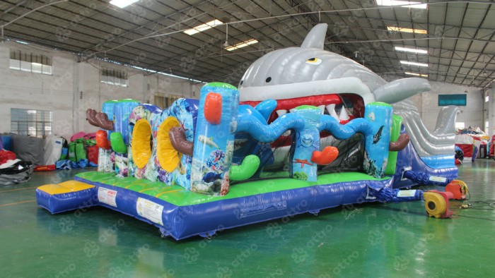 Надувной батут-робот "Акула каракула" 11*5*5 м