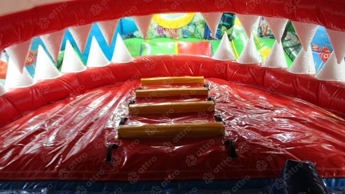 Надувной батут-робот "Акула каракула" 11*5*5 м