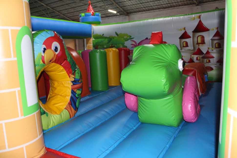 Надувной батут «Замок», размер 5*5*3 метров