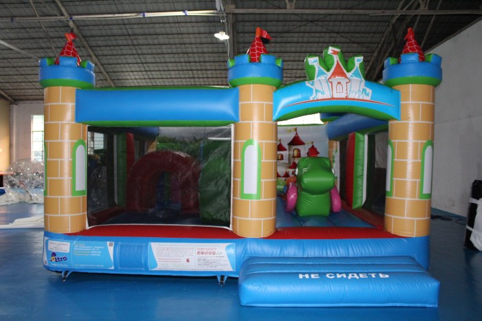 Надувной батут «Замок», размер 5*5*3 метров