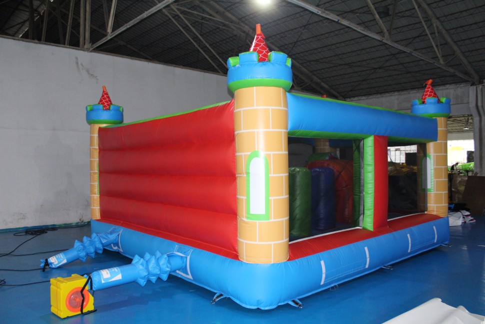 Надувной батут «Замок», размер 5*5*3 метров