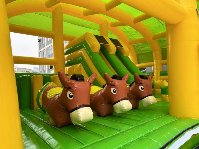 Надувной батутный парк "Лес чудес"  45*15*10 м