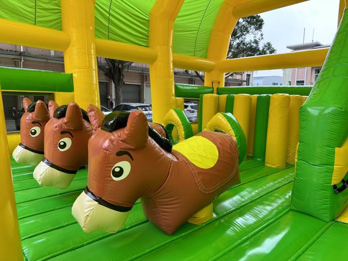 Надувной батутный парк "Лес чудес"  45*15*10 м