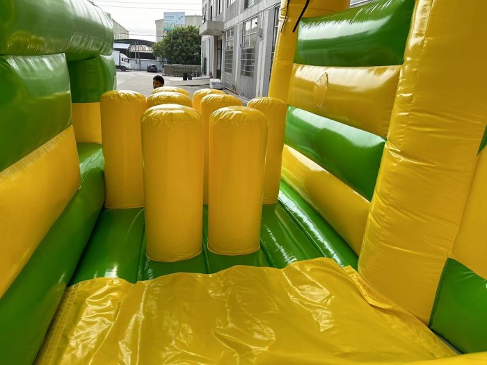 Надувной батутный парк "Лес чудес"  45*15*10 м