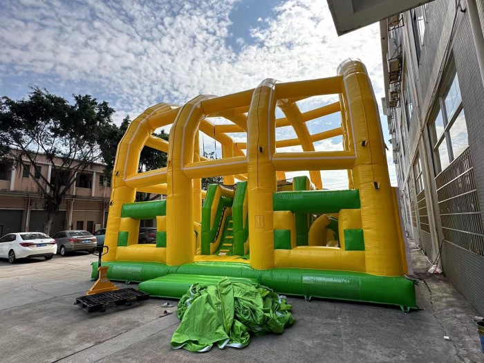 Надувной батутный парк "Лес чудес"  45*15*10 м