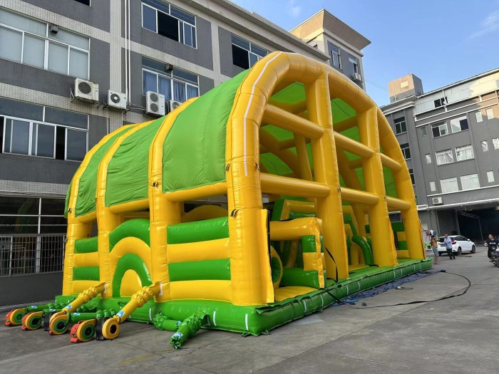 Надувной батутный парк "Лес чудес"  45*15*10 м