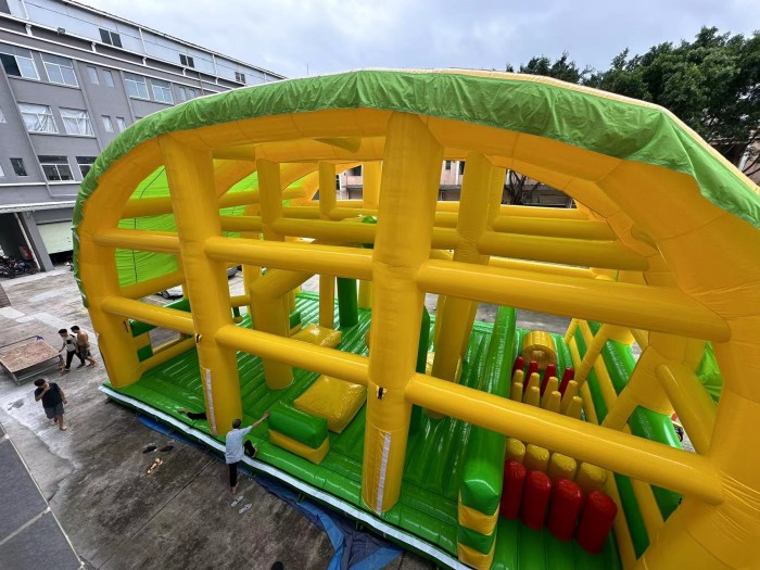 Надувной батутный парк "Лес чудес"  45*15*10 м