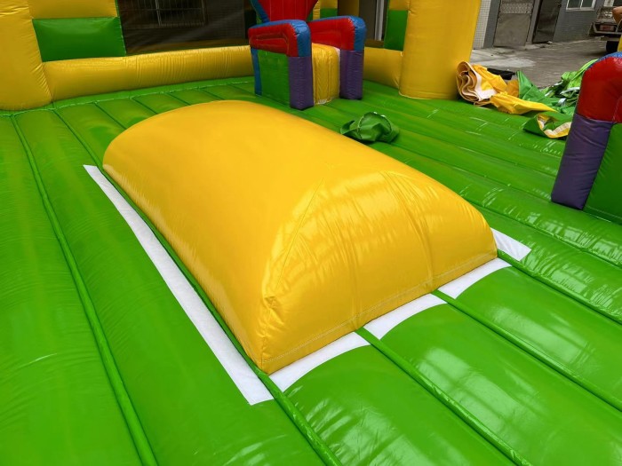 Надувной батутный парк "Лес чудес"  45*15*10 м