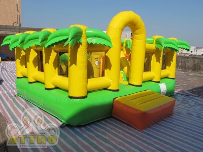 Надувной батут "Джунгли с горкой" 4*3*2,5 м