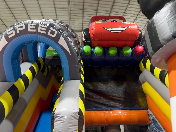Надувной батут "Супер тачки 3D с переходом" 9*6*7 м