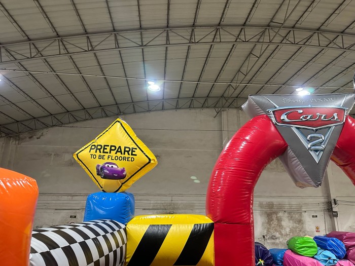 Надувной батут "Супер тачки 3D с переходом" 9*6*7 м