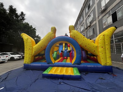 Надувная горка "Миньоны" 15,5*7,5*8,5 м