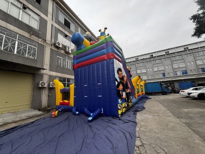 Надувная горка "Миньоны" 15,5*7,5*8,5 м