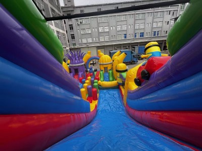 Надувная горка "Миньоны" 15,5*7,5*8,5 м