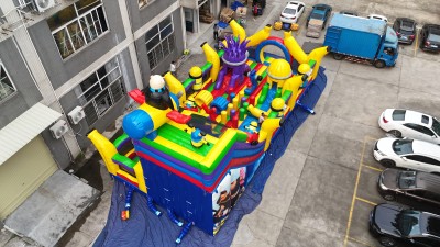 Надувная горка "Миньоны" 15,5*7,5*8,5 м
