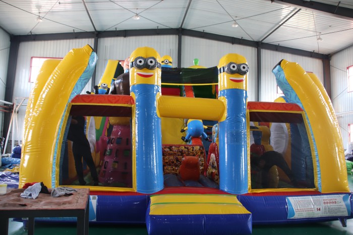 Надувной батут "Гадкий Я" 11*6*6 м