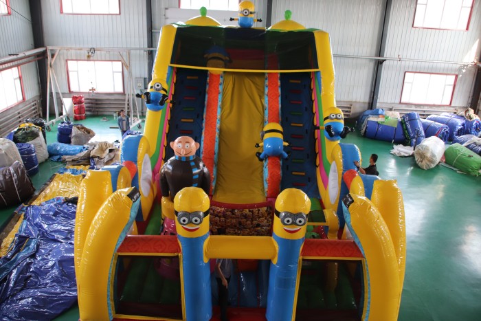 Надувной батут "Гадкий Я" 11*6*6 м