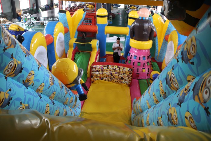 Надувной батут "Гадкий Я" 11*6*6 м