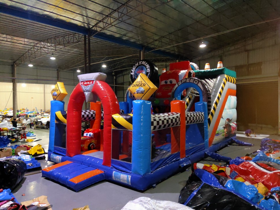 Надувая горка 