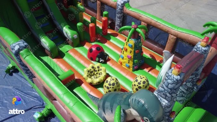 Надувной батут "Парк динозавров" 11*6*6,5 м