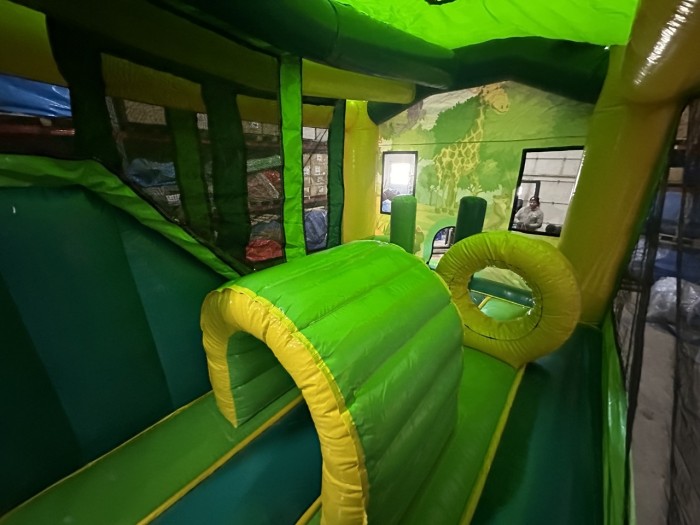 Надувной батут "Рентор джунгли" 5,5*4*4 м