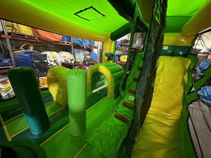 Надувной батут "Рентор джунгли" 5,5*4*4 м