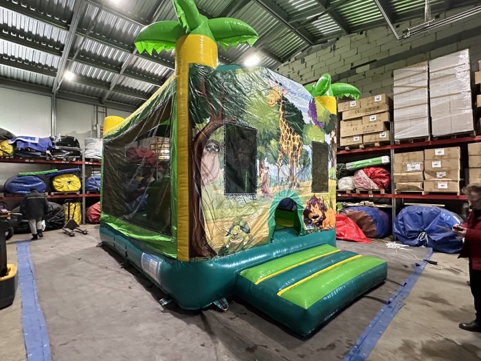 Надувной батут "Рентор джунгли" 5,5*4*4 м