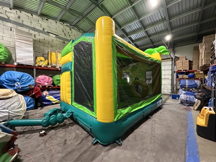 Надувной батут "Рентор джунгли" 5,5*4*4 м