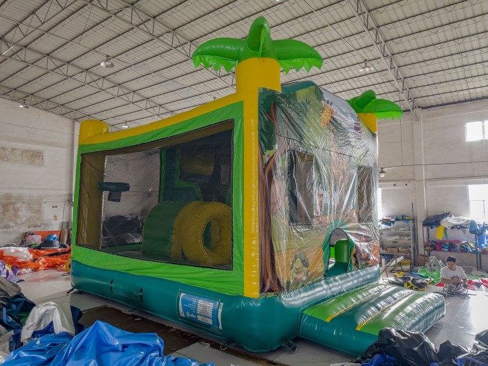 Надувной батут "Рентор джунгли" 5,5*4*4 м