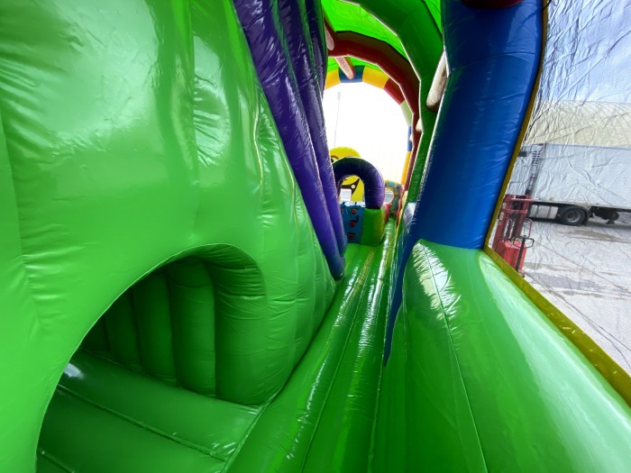 Надувной батут "Домик Миньонов" 12*6*6 м