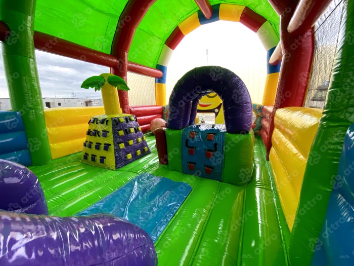 Надувной батут "Домик Миньонов" 12*6*6 м