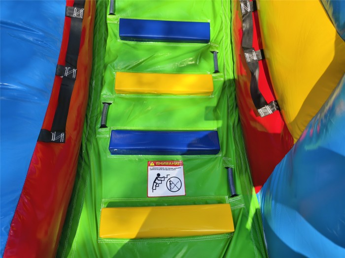 Надувной батут "Миньоны под волной" 12,5*8,5*9,2 м