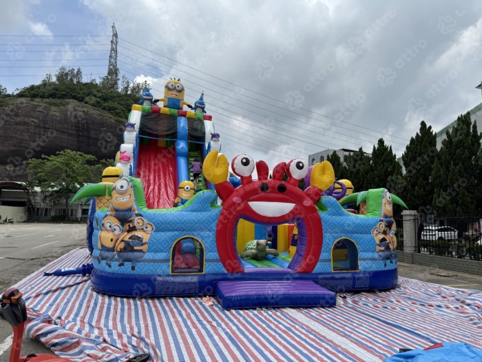 Надувной батут "Миньоны под волной" 12,5*8,5*9,2 м