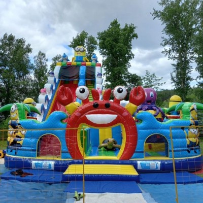 Надувной батут "Миньоны под волной" 12,5*8,5*9,2 м