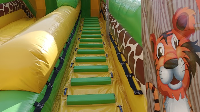 Надувная горка "Джунгли" 12,5*8,5*9,5 м