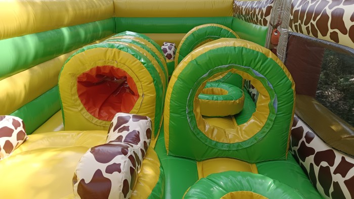 Надувная горка "Джунгли" 12,5*8,5*9,5 м