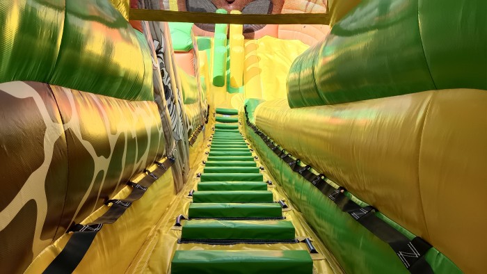 Надувная горка "Джунгли" 12,5*8,5*9,5 м