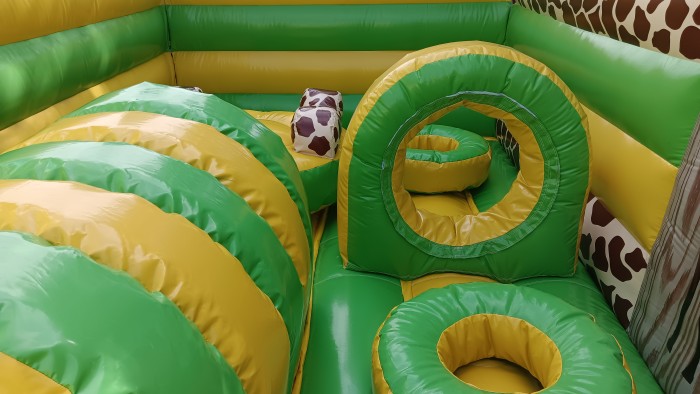 Надувная горка "Джунгли" 12,5*8,5*9,5 м